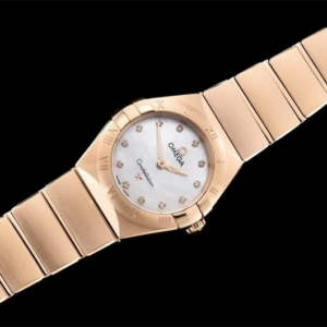 ĐỒNG HỒ NỮ OMEGA CONSTELLATION MẶT TRẮNG DÂY HỒNG REPLICA 25MM 1 dong ho nu omega constellation mat trang day hong replica 25mm