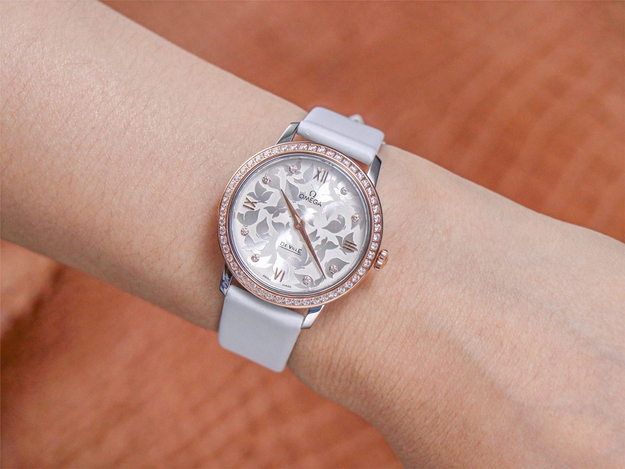 dong-ho-nu-omega-de-ville-vien-dinh-da-replica-327mm dong ho nu omega de ville vien dinh da replica 327mm