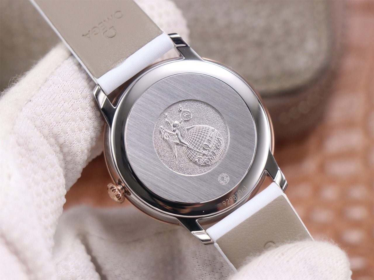 dong-ho-nu-omega-de-ville-vien-mau-hong-replica-327mm-7 dong ho nu omega de ville vien mau hong replica 327mm 7