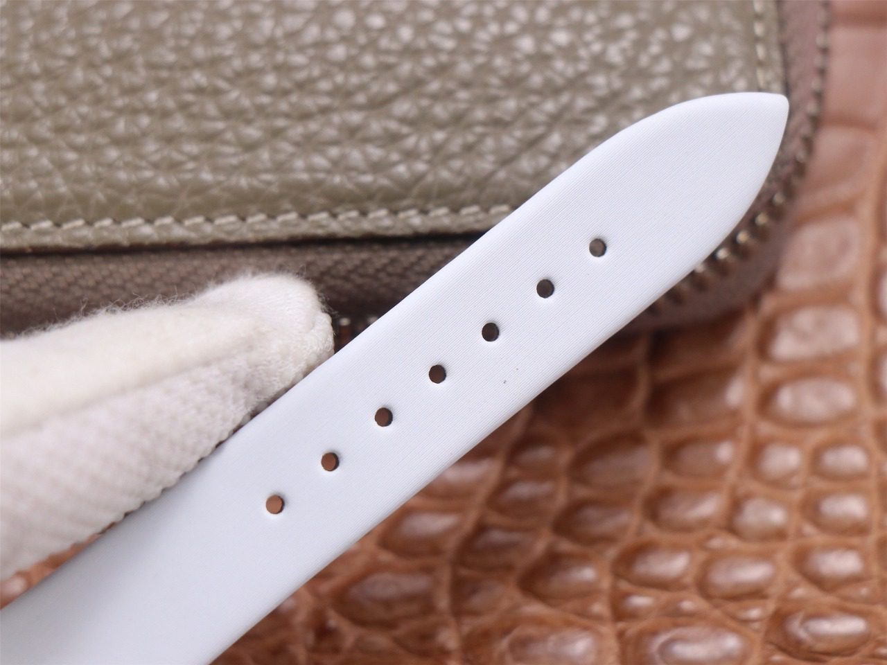 dong-ho-nu-omega-de-ville-vien-mau-hong-replica-327mm-9 dong ho nu omega de ville vien mau hong replica 327mm 9