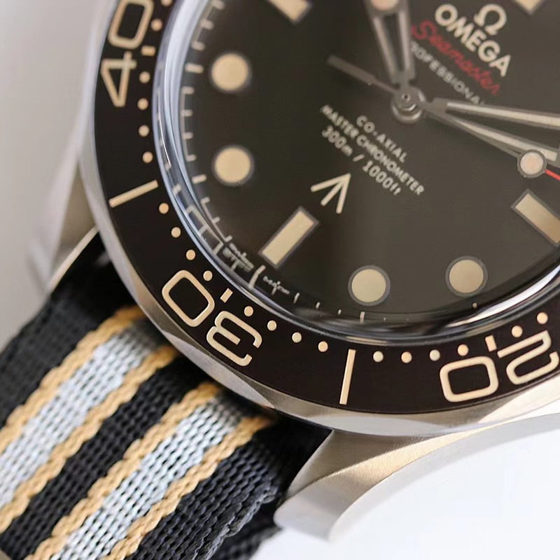 dong-ho-omega-seamaster-phien-ban-007-replica-42mm-15 dong ho omega seamaster phien ban 007 replica 42mm 15