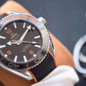 ĐỒNG HỒ OMEGA SEAMASTER QUATER ORANGE DÂY CAO SU REPLICA 43.5MM 1 dong ho omega seamaster planet ocean quater orange replica 43 5mm 2