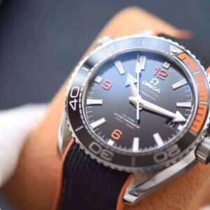 ĐỒNG HỒ OMEGA SEAMASTER QUATER ORANGE DÂY CAO SU REPLICA 43.5MM 2 dong ho omega seamaster planet ocean quater orange replica 43 5mm 3