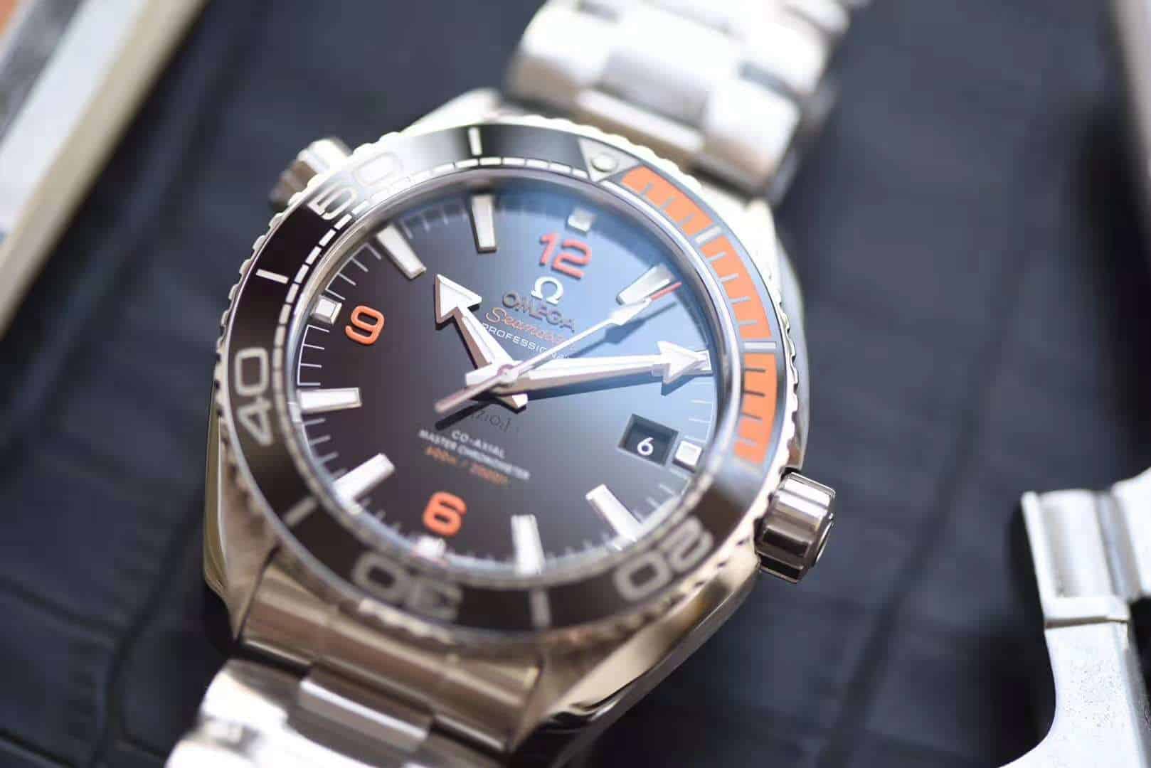 dong-ho-omega-seamaster-quater-orange-replica-43-5mm-3 dong ho omega seamaster quater orange replica 43 5mm 3
