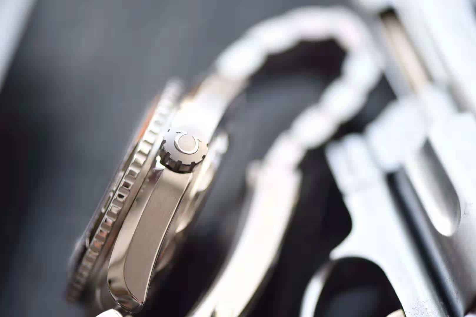 dong-ho-omega-seamaster-quater-orange-replica-43-5mm-6 dong ho omega seamaster quater orange replica 43 5mm 6