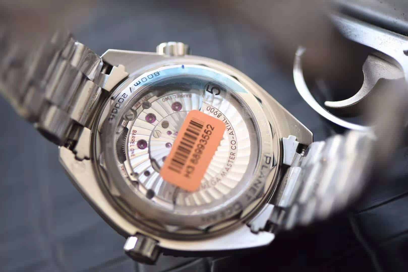 dong-ho-omega-seamaster-quater-orange-replica-43-5mm-8 dong ho omega seamaster quater orange replica 43 5mm 8