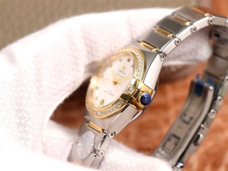 dong-ho-omega-constellation-5th-day-kim-loai-diamond-white-cao-cap-29mm (3) dong ho omega constellation 5th day kim loai diamond white cao cap 29mm 3