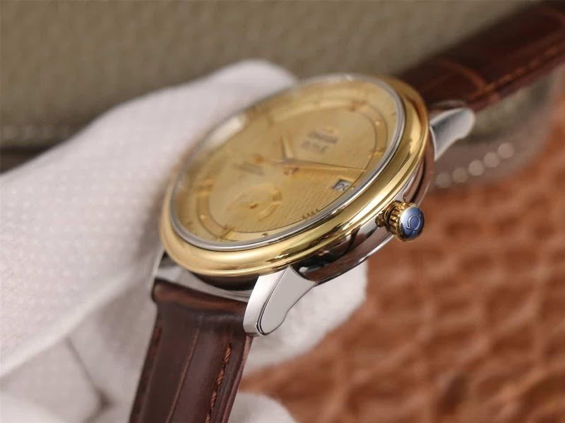 dong-ho-omega-de-ville-golden-sunny-day-da-ca-sau-replica-cao-cap-395-mm (7) dong ho omega de ville golden sunny day da ca sau replica cao cap 395 mm 7