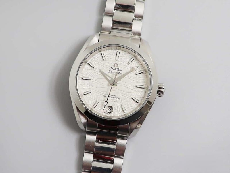 dong-ho-omega-omega-aqua-terra-dial-kim-trang-day-cao-su-replica-cao-cap-34-mm (6) dong ho omega omega aqua terra dial kim trang day cao su replica cao cap 34 mm 6