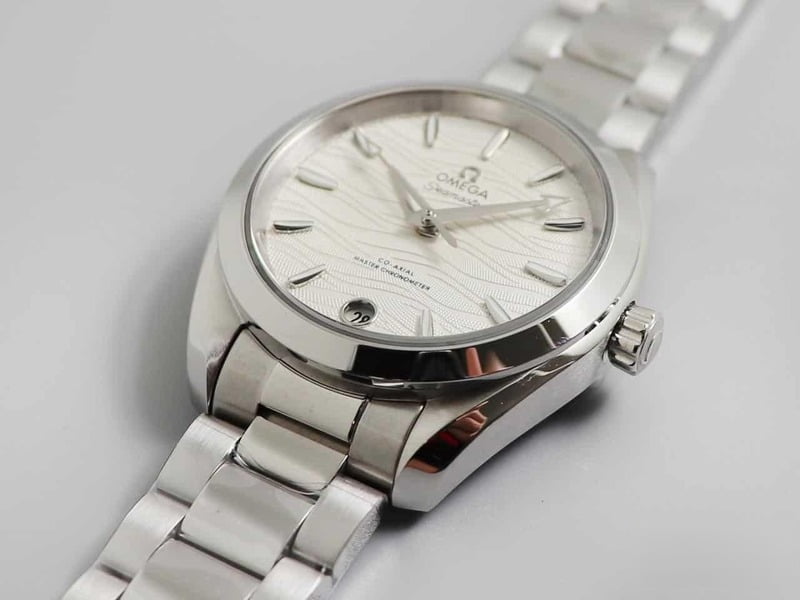 dong-ho-omega-omega-aqua-terra-dial-kim-trang-day-cao-su-replica-cao-cap-34-mm (7) dong ho omega omega aqua terra dial kim trang day cao su replica cao cap 34 mm 7