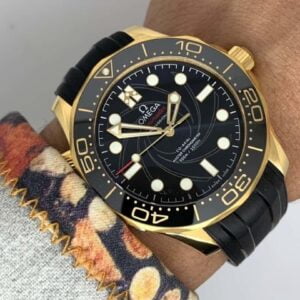 ĐỒNG HỒ OMEGA SEAMASTER FACTORY VS DÂY CAO SU GOLD BLACK REPLICA CAO CẤP 42MM 1 dong ho omega seamaster factory vs day cao su gold black replica cao cap 42m 10