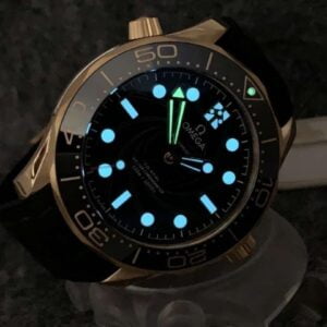 ĐỒNG HỒ OMEGA SEAMASTER FACTORY VS DÂY CAO SU GOLD BLACK REPLICA CAO CẤP 42MM 8 dong ho omega seamaster factory vs day cao su gold black replica cao cap 42m 11