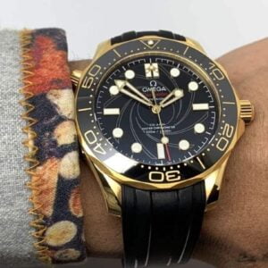ĐỒNG HỒ OMEGA SEAMASTER FACTORY VS DÂY CAO SU GOLD BLACK REPLICA CAO CẤP 42MM 5 dong ho omega seamaster factory vs day cao su gold black replica cao cap 42m 4