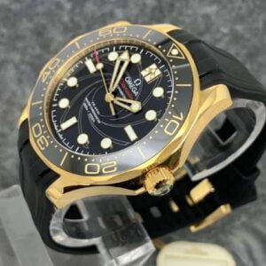ĐỒNG HỒ OMEGA SEAMASTER FACTORY VS DÂY CAO SU GOLD BLACK REPLICA CAO CẤP 42MM 2 dong ho omega seamaster factory vs day cao su gold black replica cao cap 42m 9 1