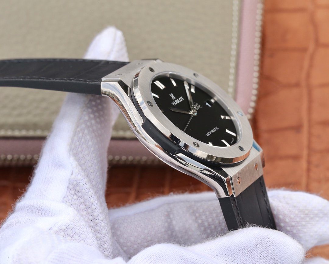 ĐỒNG HỒ HUBLOT CLASSIC FUSION NAM MÁY CƠ MÀU ĐEN WWF FACTORY 45MM ĐỒNG HỒ HUBLOT CLASSIC FUSION NAM MÁY CƠ MÀU ĐEN WWF FACTORY 45MM