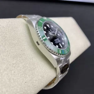 ROLEX SUBMARINER HULK WITH THE DATE LUXURY REPLICA WATCH GREEN BEZEL CLEAN FACTORY 40MM 3 ĐỒNG HỒ NAM ROLEX SUBMARINER REPLICA 1:1 BEZEL XANH PHỦ DẠ QUANG 40MM