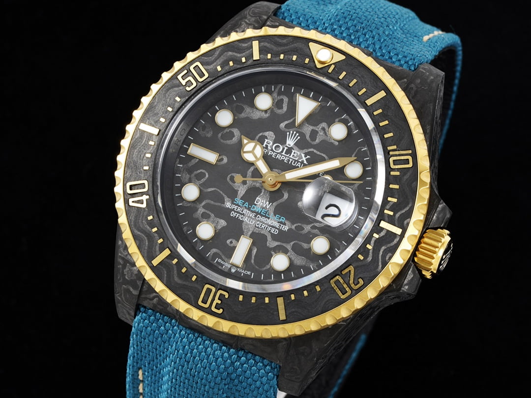 ĐỒNG HỒ NAM ROLEX SEA - DWELLER REPLICA MẶT SỐ THIẾT KẾ VÂN CARBON 43MM ĐỒNG HỒ NAM ROLEX SEA - DWELLER REPLICA MẶT SỐ THIẾT KẾ VÂN CARBON 43MM