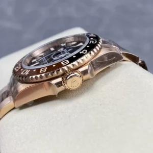 ROLEX GMT-MASTER II 126715 ROOT BEER BEST REPLICA WATCHES C + FACTORY ROSE GOLD PLATE 40MM 3 ĐỒNG HỒ NAM ROLEX GMT-MASTER II 126715 REPLICA CAO CẤP NHÀ MÁY C + VÀNG HỒNG 40MM