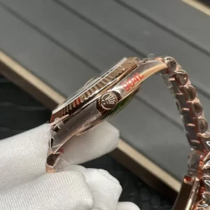 ROLEX DAY-DATE 228235 BEST REPLICA WATCHES ROSE GOLD PLATE GREEN DIAL ROMAN HOURS GM FACTORY V2 41MM 3 ĐỒNG HỒ NAM ROLEX DAY-DATE 228235 REPLICA CAO CẤP NHÀ MÁY GMF VÀNG HỒNG 41MM