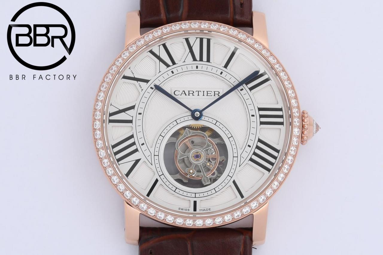 ĐỒNG HỒ NAM CARTIER ROTONDE HPI00593 REPLICA CAO CẤP NHÀ MÁY BBR DÂY DA NÂU 40MM ĐỒNG HỒ NAM CARTIER ROTONDE HPI00593 REPLICA CAO CẤP NHÀ MÁY BBR DÂY DA NÂU 40MM