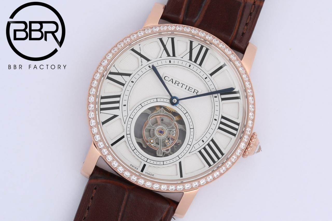 ĐỒNG HỒ NAM CARTIER ROTONDE HPI00593 REPLICA CAO CẤP NHÀ MÁY BBR DÂY DA NÂU 40MM ĐỒNG HỒ NAM CARTIER ROTONDE HPI00593 REPLICA CAO CẤP NHÀ MÁY BBR DÂY DA NÂU 40MM