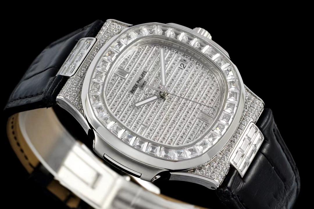 ĐỒNG HỒ PATEK PHILIPPE NAM 5711 NAUTILUS ĐÍNH ĐÁ REPLICA 11 GS FACTORY 40MM (2) ĐỒNG HỒ PATEK PHILIPPE NAM 5711 NAUTILUS ĐÍNH ĐÁ REPLICA 11 GS FACTORY 40MM (2)