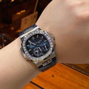 PATEK PHILIPPE NAUTILUS 5724G BEST REPLICA WATCHES RHINESTONE SWAROVSKI GR FACTORY 40MM 6 ĐỒNG HỒ PATEK PHILIPPE NAUTILUS 5724G REPLICA 11 VIỀN ĐÁ SWAROVSKI GR 40MM (6)