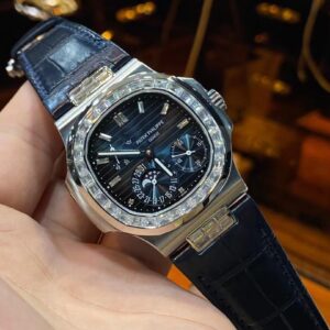 PATEK PHILIPPE NAUTILUS 5724G BEST REPLICA WATCHES RHINESTONE SWAROVSKI GR FACTORY 40MM 7 ĐỒNG HỒ PATEK PHILIPPE NAUTILUS 5724G REPLICA 11 VIỀN ĐÁ SWAROVSKI GR 40MM (7)