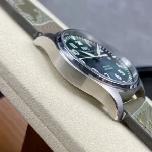 IWC PILOT'S IW328205 SUPER FAKE WATCHES GREEN DIAL M+ FACTORY 40MM 2 ĐỒNG HỒ IWC PILOT'S IW328205 SUPER FAKE NHÀ MÁY M+ FACTORY DÂY DA 40MM