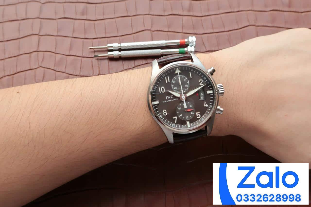 ĐỒNG HỒ IWC PILOT’S w387802 FAKE 11 NHÀ MÁY ZF FACTORY MÀU NÂU 43MM (3) ĐỒNG HỒ IWC PILOT’S w387802 FAKE 1:1 NHÀ MÁY ZF FACTORY MÀU NÂU 43MM