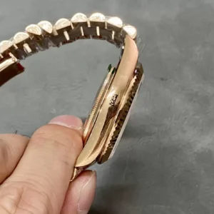 ROLEX DAY-DATE 228235 GOOD IMITATION WATCHES ROSE GOLD DIAL ROSE GOLD PLATE ROMAN HOURS GM FACTORY 40MM 6 ĐỒNG HỒ ROLEX DAY-DATE 228235 REPLICA 11 THÉP VONFRAM ROSE GOLD GMF 40MM (1)