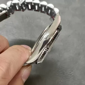 ROLEX DAY-DATE 228236 BEST COPIES WATCHES ICE BLUE MESH DIAL STEEL INDEX HOURS VONFRAM GM FACTORY 41MM 2 ĐỒNG HỒ ROLEX DAY-DATE 228236 REPLICA 11 THÉP VONFRAM NIỀNG KHÍA MẶT XANH GMF 41MM (1)