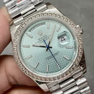 ROLEX DAY-DATE 228236 LUXURY REPLICA WATCHES MESH ICE BLUE DIAL RHINESTONE CASE INDEX HOURS GM FACTORY 41MM 4 ĐỒNG HỒ ROLEX DAY-DATE 228236 REPLICA 11 THÉP VONFRAM TĂNG TRỌNG LƯỢNG GMF 41MM (1)