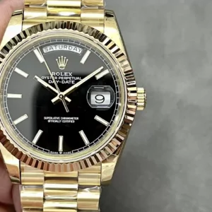 ROLEX DAY-DATE 228238 COPIES WATCHES BLACK DIAL INDEX HOURS GOLD PLATE GM FACTORY 41MM 1 ĐỒNG HỒ ROLEX DAY-DATE 228238 REPLICA 11 THÉP VONFRAM MẶT ĐEN SỐ DẠ QUANG GMF 41MM (1)