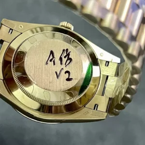 ROLEX DAY-DATE 228238 COPIES WATCHES BLACK DIAL INDEX HOURS GOLD PLATE GM FACTORY 41MM 8 ĐỒNG HỒ ROLEX DAY-DATE 228238 REPLICA 11 THÉP VONFRAM MẶT ĐEN SỐ DẠ QUANG GMF 41MM (1)