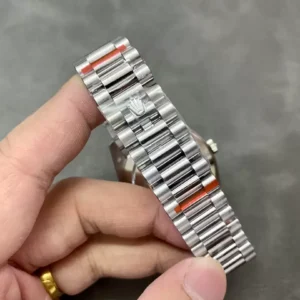 ROLEX DAY-DATE 22826 COPIES WATCHES BLACK MOTHER OF PEARL DIAL RHINESTONE BAGUETTE HOURS GM FACTORY 41MM 7 ĐỒNG HỒ ROLEX DAY-DATE 228238 REPLICA 11 THÉP VONFRAM MẶT KHẢM XÀ CỪ ĐEN GMF 41MM (1)