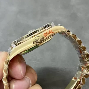 ROLEX DAY-DATE 228238 REPLICA WATCHES BLACK DIAL STEEL VONFRAM RHINESTONE BAGUETTE HOURS GM FACTORY 41MM 5 ĐỒNG HỒ ROLEX DAY-DATE 228238 REPLICA 11 THÉP VONFRAM VÀNG GOLD BLACK DIAL GMF 41MM (1)