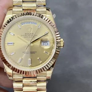 ROLEX DAY-DATE 228238 GOOD IMITATION WATCH GOLD DIAL RHINESTONE BAGUETTE GOLD PLATE GM FACTORY 41MM 5 ĐỒNG HỒ ROLEX DAY-DATE 228238 REPLICA 11 THÉP VONFRAM VÀNG GOLD CỌC SỐ ĐÁ GMF 41MM (1)