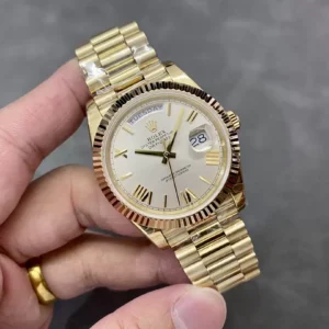 ROLEX DAY-DATE 228238 BEST REPLICA WATCHES WHITE DIAL ROMAN HOURS GOLD PLATE GM FACTORY 41MM 1 ĐỒNG HỒ ROLEX DAY-DATE 228238 REPLICA 11 THÉP VONFRAM VÀNG GOLD NIỀNG KHÍA GMF 41MM (1)