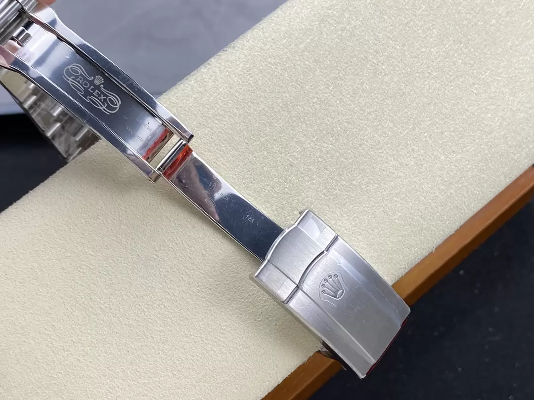 ĐỒNG HỒ ROLEX OYSTER PERPETUAL 126000 REPLICA 11 SỐ DẠ QUANG CLEAN 36MM (7) ĐỒNG HỒ ROLEX OYSTER PERPETUAL 126000 REPLICA 11 SỐ DẠ QUANG CLEAN 36MM (1)