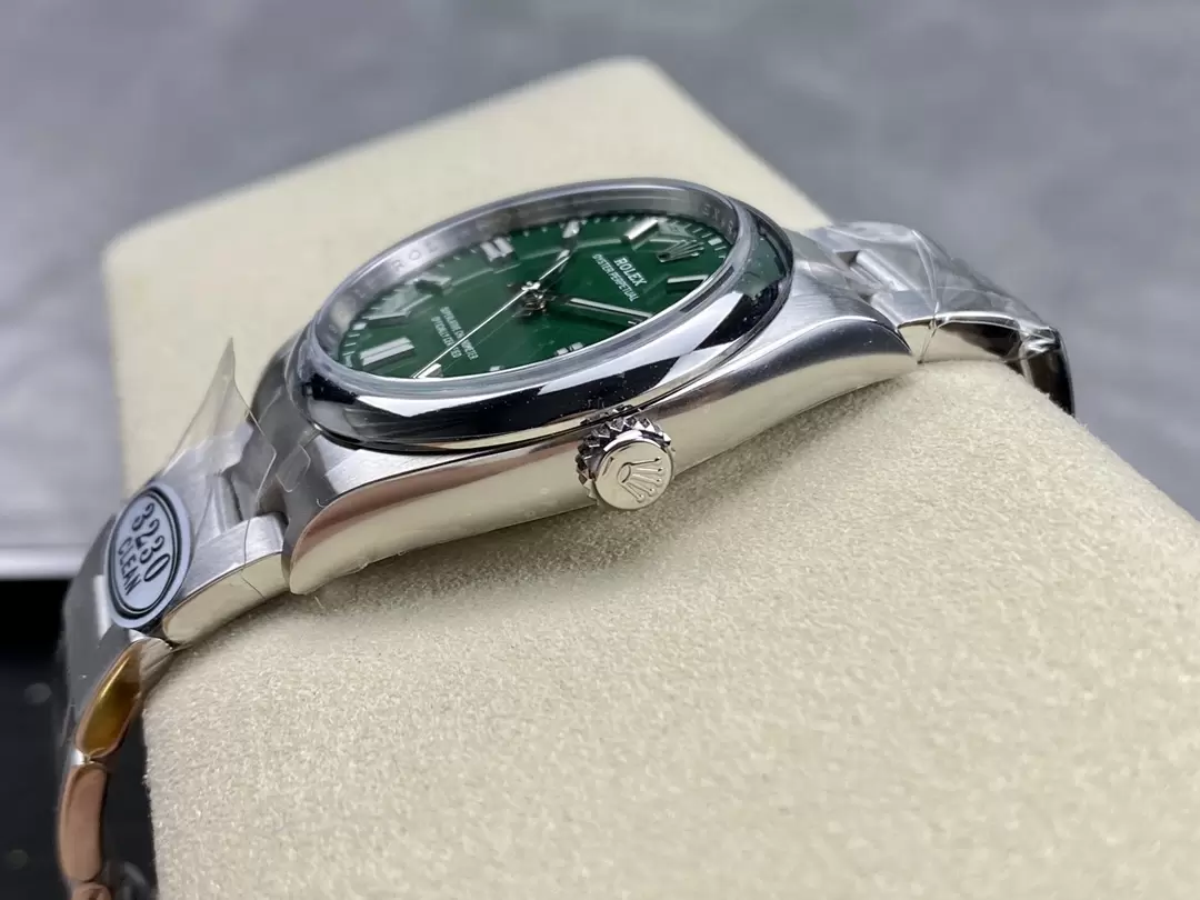 ĐỒNG HỒ ROLEX OYSTER PERPETUAL 126000 REPLICA 11 XANH LỤC BẢO CLEAN 36MM (7) ĐỒNG HỒ ROLEX OYSTER PERPETUAL 126000 REPLICA 11 XANH LỤC BẢO CLEAN 36MM (1)