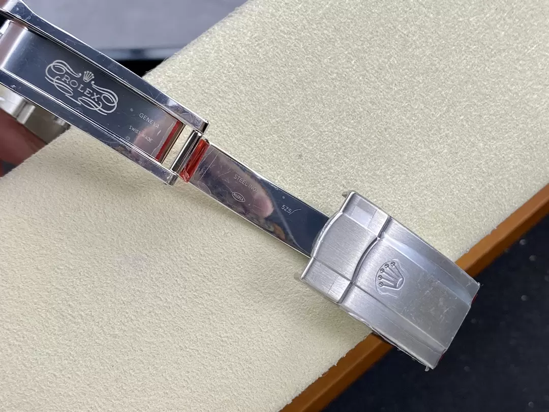 ĐỒNG HỒ ROLEX OYSTER PERPETUAL 126000 REPLICA 11 XANH LỤC BẢO CLEAN 36MM (8) ĐỒNG HỒ ROLEX OYSTER PERPETUAL 126000 REPLICA 11 XANH LỤC BẢO CLEAN 36MM (1)