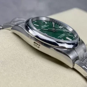 ĐỒNG HỒ ROLEX OYSTER PERPETUAL 126000 REPLICA 1:1 XANH LỤC BẢO CLEAN 36MM 5 ĐỒNG HỒ ROLEX OYSTER PERPETUAL 126000 REPLICA 11 XANH LỤC BẢO CLEAN 36MM (1)