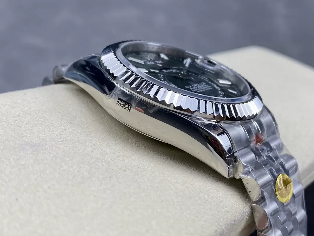 ĐỒNG HỒ ROLEX SKY DWELLER 336934 MẶT XANH LÁ REPLICA 11 TW FACTORY 42MM (2) ĐỒNG HỒ ROLEX SKY DWELLER 336934 MẶT XANH LÁ REPLICA 11 TW FACTORY 42MM (1)