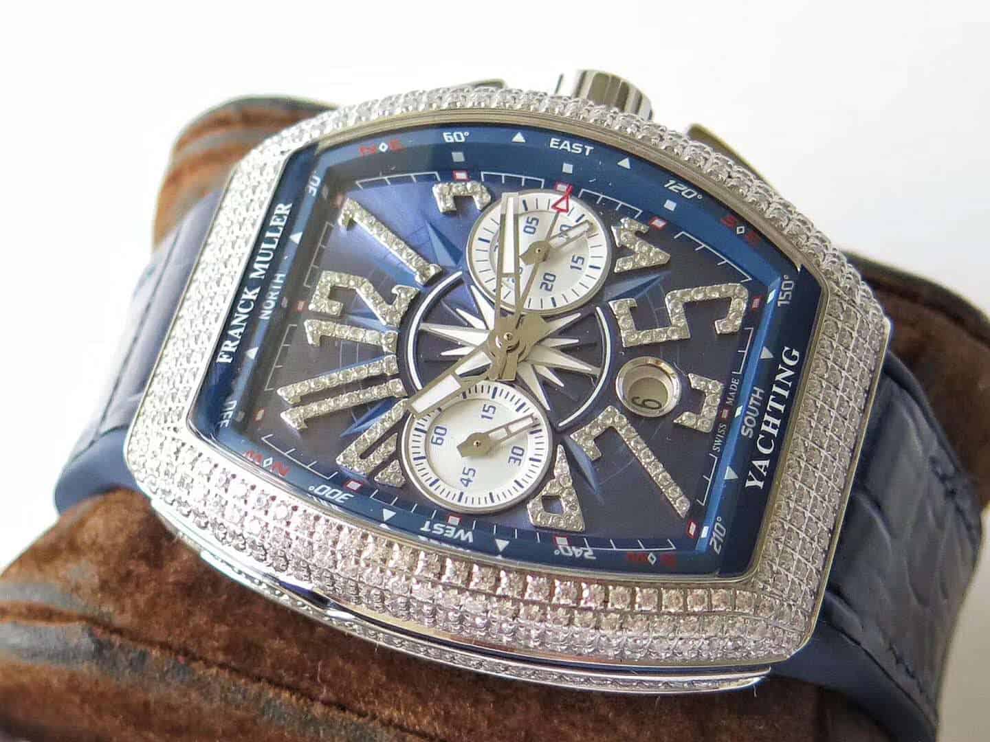 ĐỒNG HỒ FRANCK MULLER V45 MÀU XANH ĐÍNH ĐÁ REP 11 MÁY THỤY SỸ 44X54MM (6) ĐỒNG HỒ FRANCK MULLER V45 MÀU XANH ĐÍNH ĐÁ REP 11 MÁY THỤY SỸ 44X54MM (2)