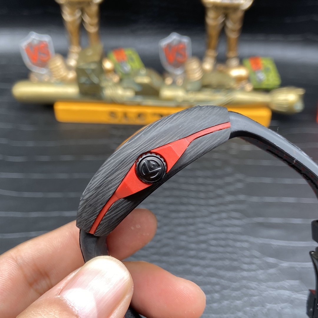 ĐỒNG HỒ FRANCK MULLER VANGUARD SKELETON REPLICA 11 VỎ CARBON 45MM (6) ĐỒNG HỒ FRANCK MULLER VANGUARD SKELETON REPLICA 11 VỎ CARBON 45MM (2)