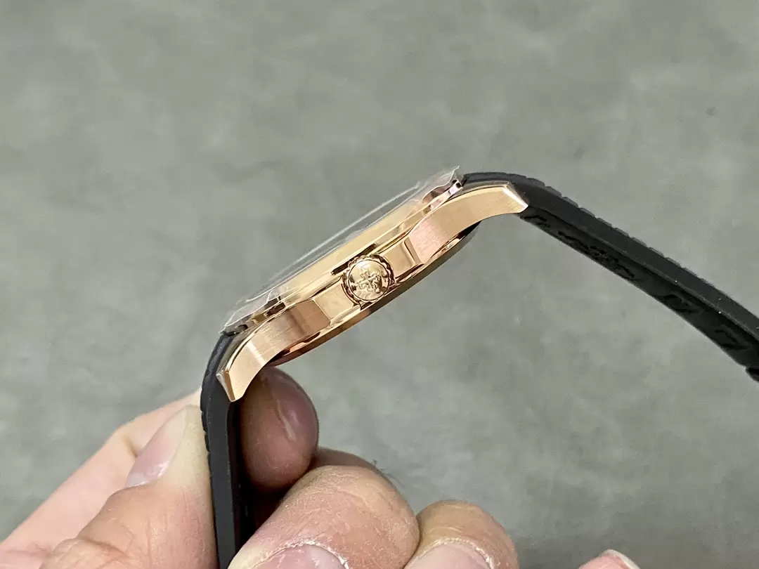 ĐỒNG HỒ PATEK PHILIPPE AQUANAUT 5167R ROSE GOLD MẶT ĐEN REP 11 3K FACTORY 40MM (5) ĐỒNG HỒ PATEK PHILIPPE AQUANAUT 5167R ROSE GOLD MẶT ĐEN REP 11 3K FACTORY 40MM (2)