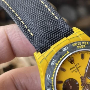 ROLEX DAYTONA CARBON YELLOW REPLICA 11 WATCHES FABRIC STRAP 40MM 6 ĐỒNG HỒ ROLEX DAYTONA CARBON MÀU VÀNG REPLICA 11 THỤY SỸ 40MM (2)