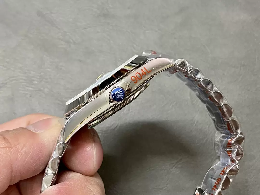 ĐỒNG HỒ ROLEX DAY-DATE REPLICA CAO CẤP MẶT ICE BLUE NHÀ MÁY GM V3 40MM (7) ĐỒNG HỒ ROLEX DAY-DATE REPLICA CAO CẤP MẶT ICE BLUE NHÀ MÁY GM V3 40MM