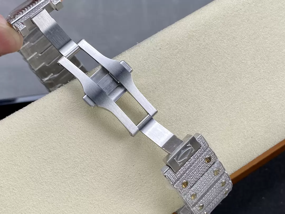 ĐỒNG HỒ CARTIER SANTOS DEMI REPLICA 11 ĐÍNH FULL ĐÁ SWAROVSKI MẶT XANH AMG FACTORY 40MM (2) ĐỒNG HỒ CARTIER SANTOS DEMI REPLICA 11 ĐÍNH FULL ĐÁ SWAROVSKI MẶT XANH AMG FACTORY 40MM